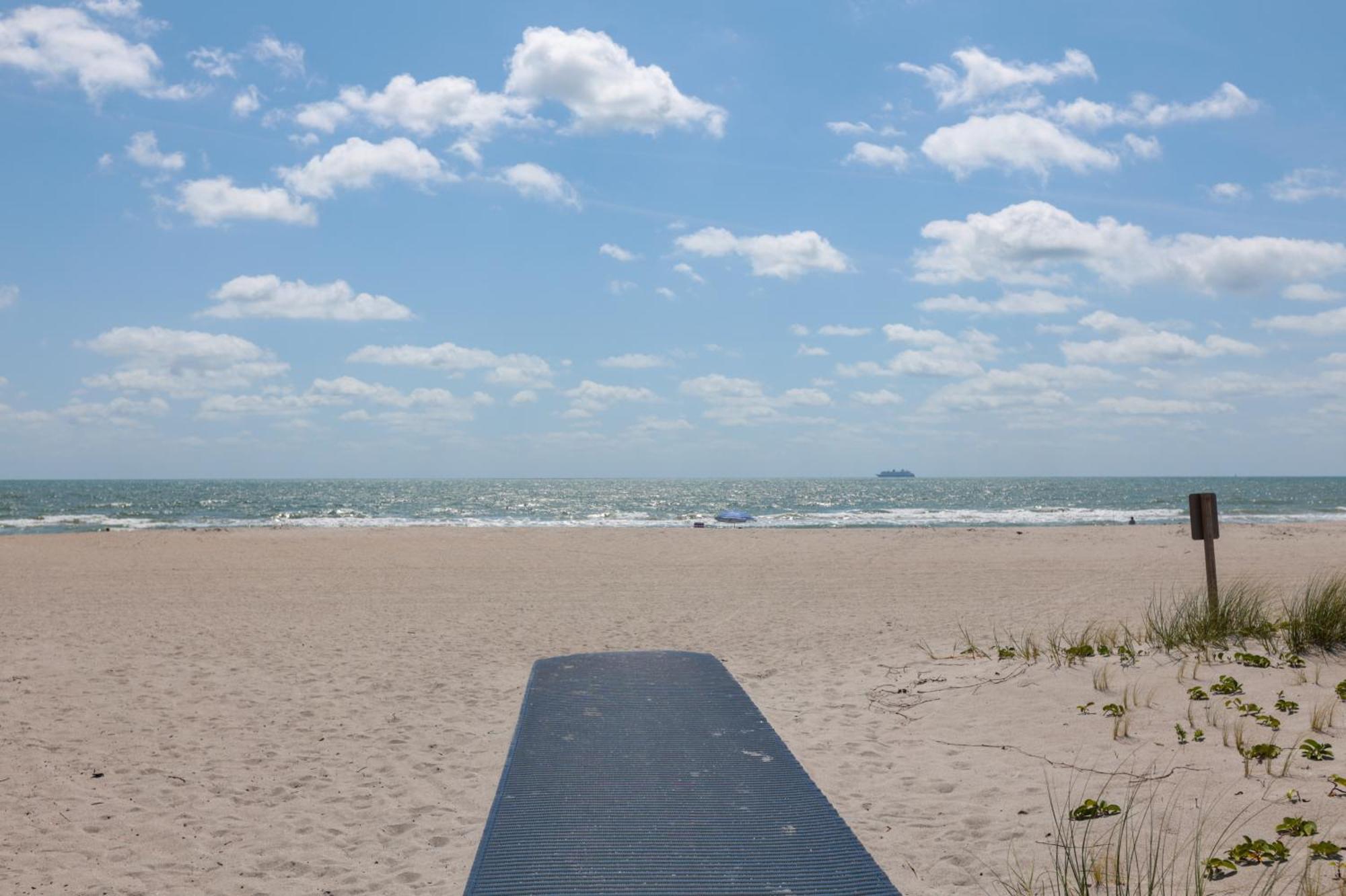 Cape Canaveral Escape With Grill Walk To Beach! 외부 사진